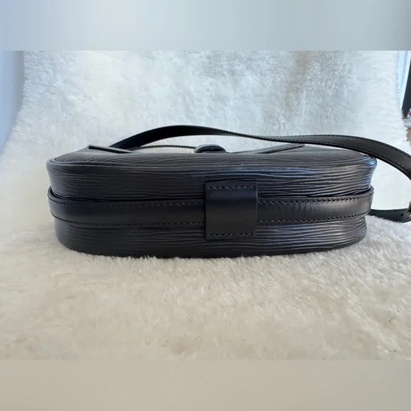 LOUIS VUITTON Jeune Fille MM Epi Leather Bag - Picture 3 of 15